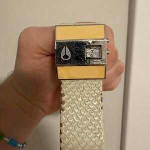 Nixon Square Face Stainless Steel Watch – 35 mm